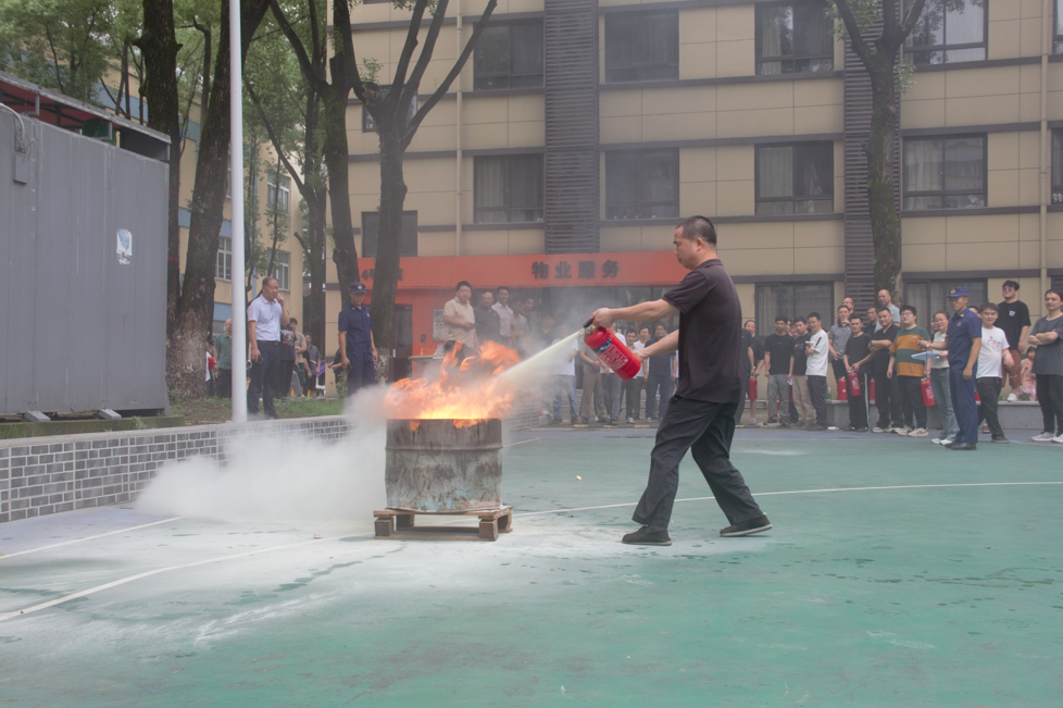 以賽促練 筑牢園區安全防線 | 萌恒科創園開展首屆消防技能競賽