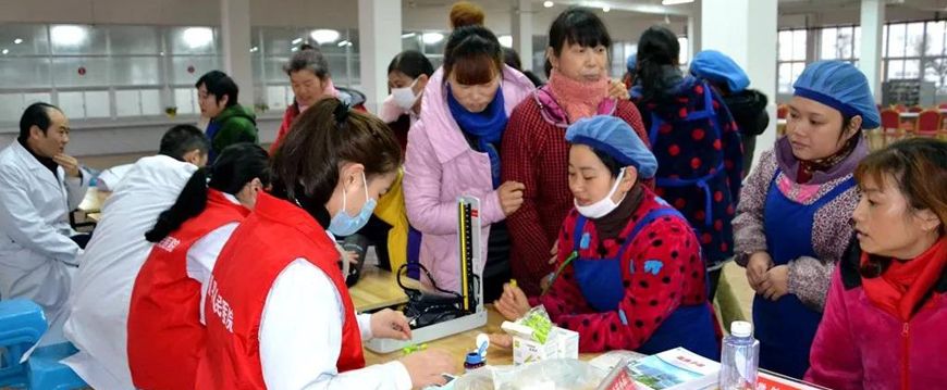 志愿服務(wù)進(jìn)萌恒  愛(ài)心義診送健康