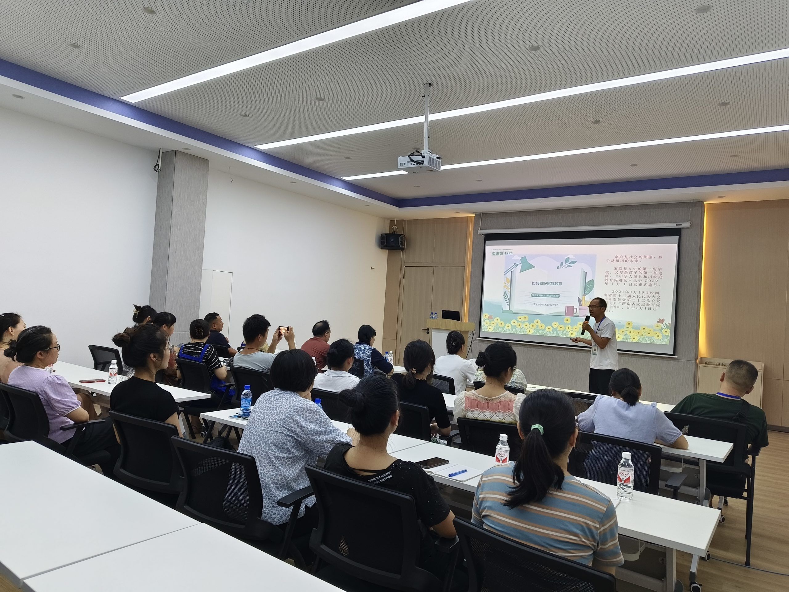 共同澆灌 培育花開 | 家庭教育指導服務“向陽花”行動走進湖南萌恒