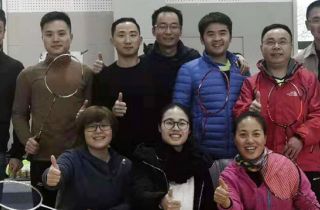 萌恒抽紗獲江北工業區“萌恒杯”職工羽毛球團體賽冠軍