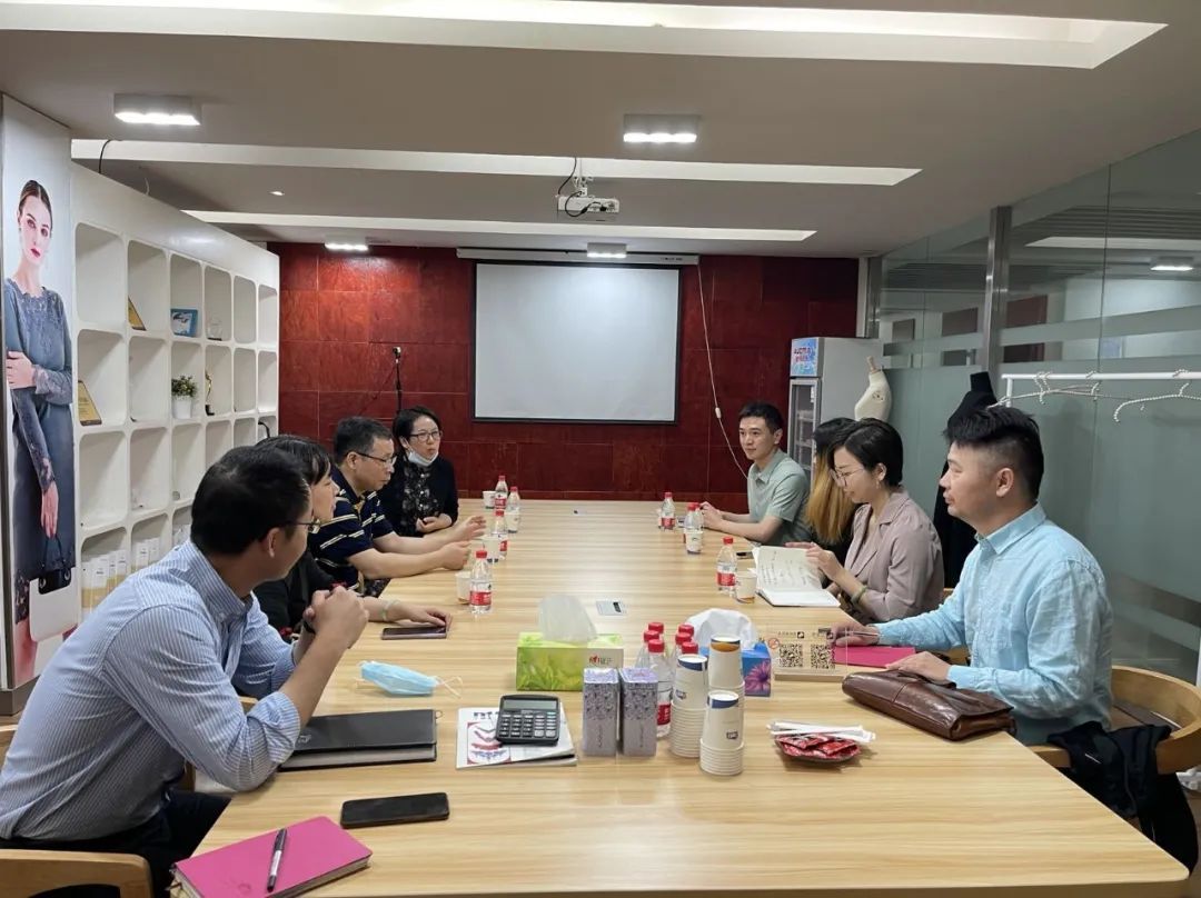 寧波大學(xué)服裝與服飾設(shè)計系老師一行蒞臨萌創(chuàng)空間調(diào)研交流