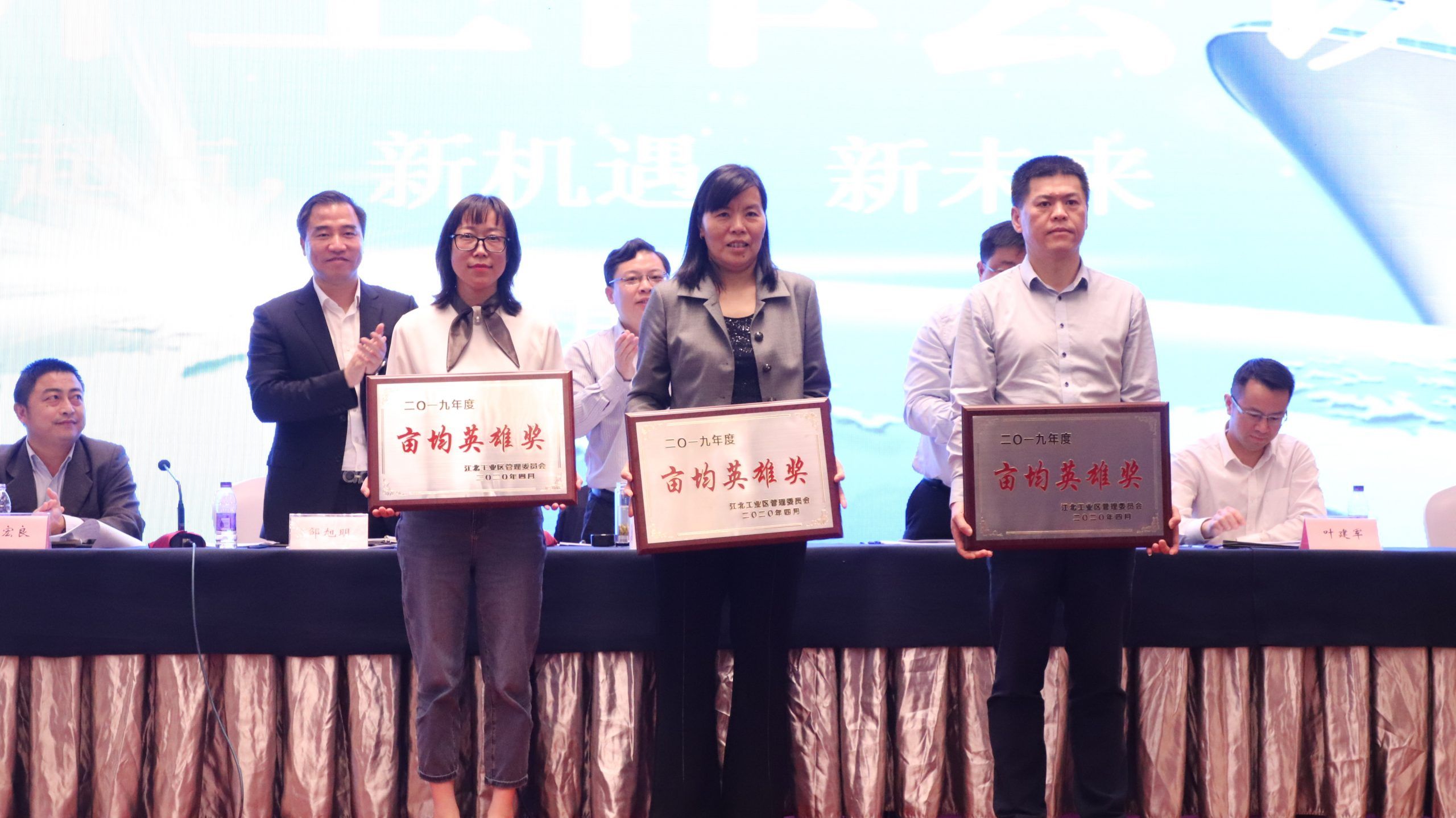 萌恒抽紗榮獲“畝均英雄獎(jiǎng)”稱號(hào)