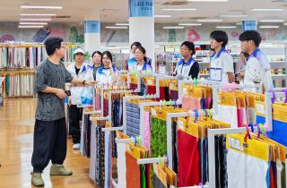 深化校企交流 共筑人才基石 | 浙大寧理師生走訪國貿開展暑期實踐