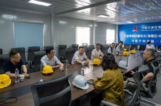 海曙區(qū)委副書記、區(qū)長徐洪濤赴萌恒段塘項(xiàng)目現(xiàn)場(chǎng)走訪調(diào)研